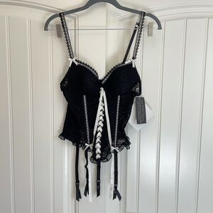 NWT lace corset top tank with ribbon size medium